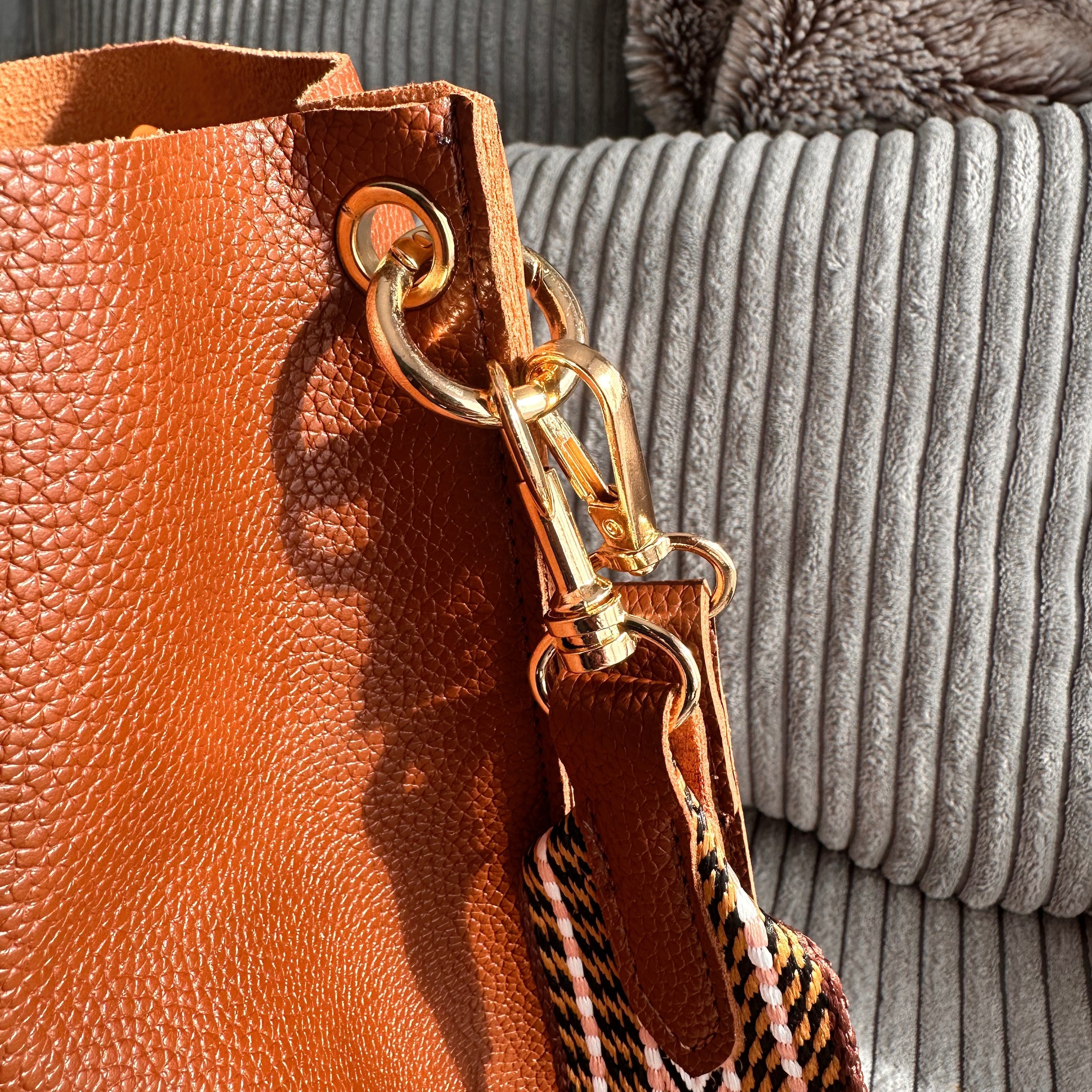 Léonore Vegan Leather Crossbody Bucket Bag
