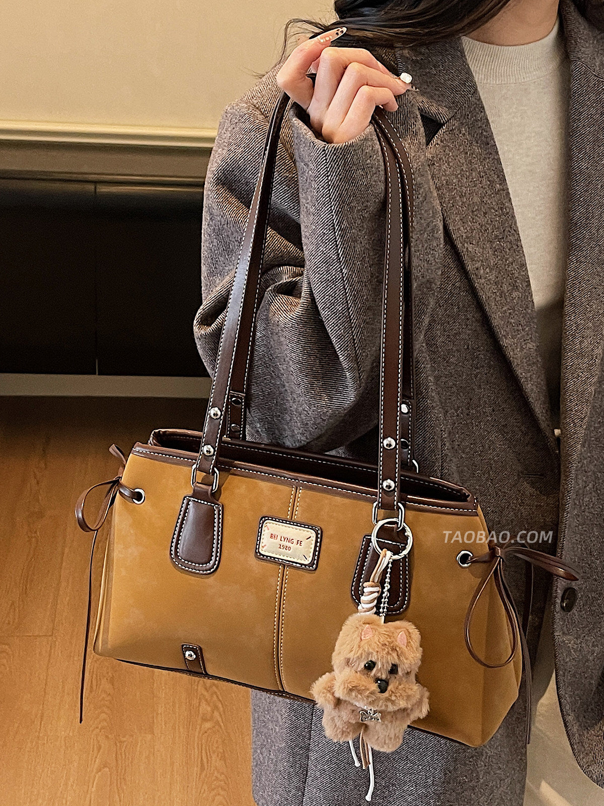 Camden Vintage Contrast-Stitch Tote Bag