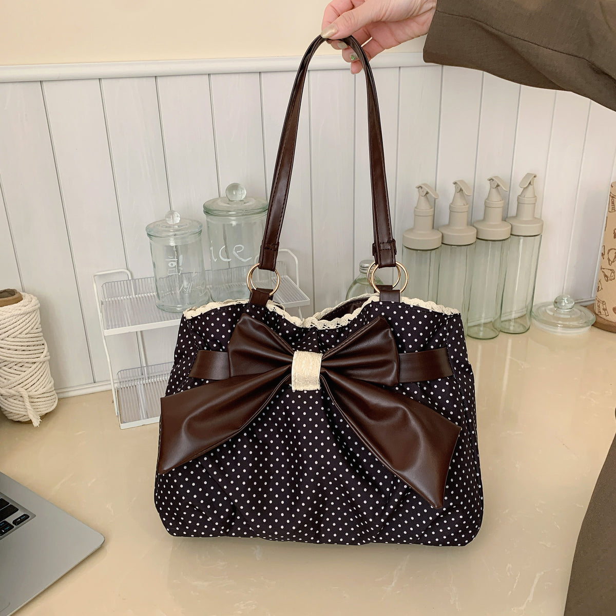 Shopper mit Ganache-Pünktchen