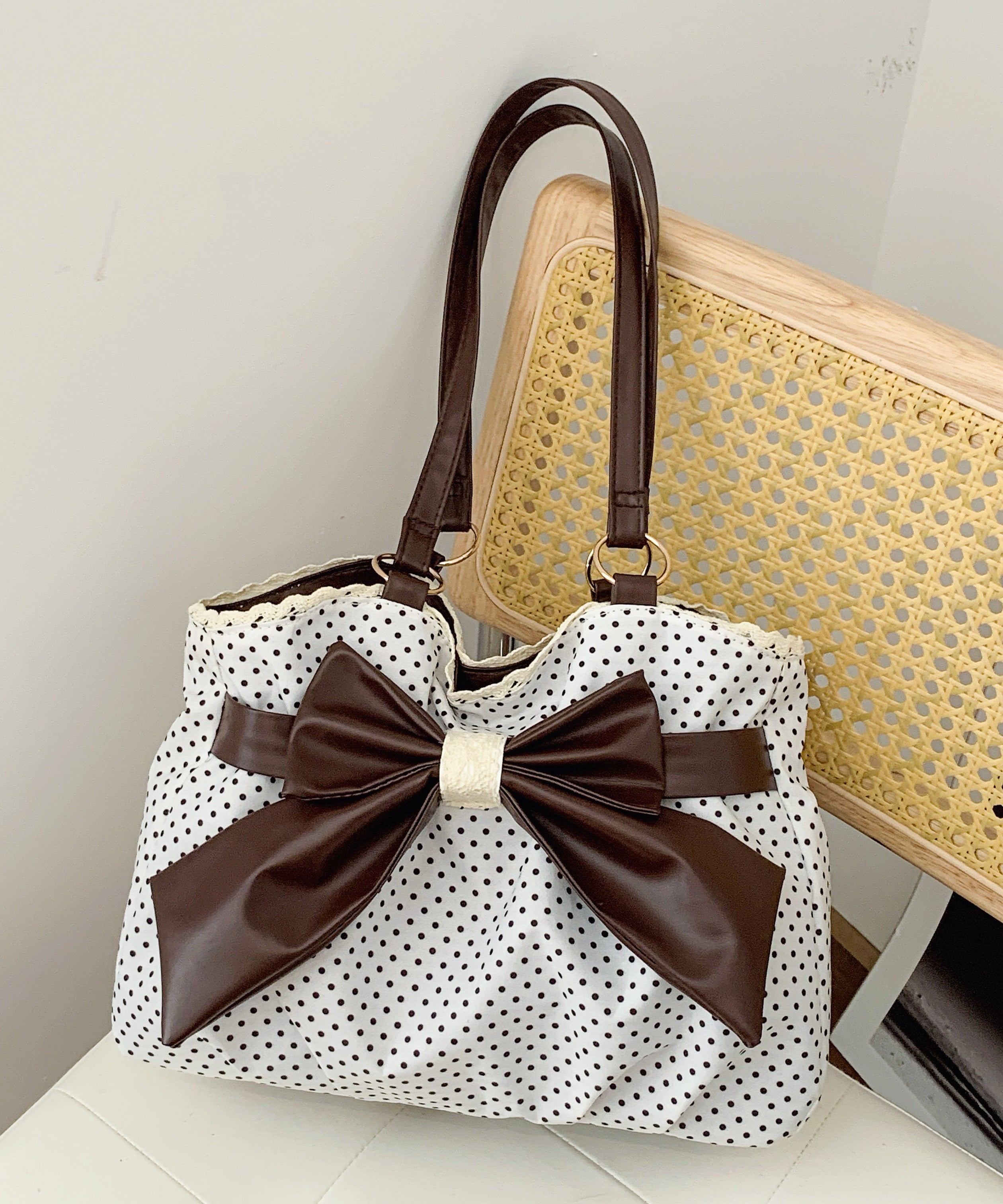 Shopper mit Ganache-Pünktchen