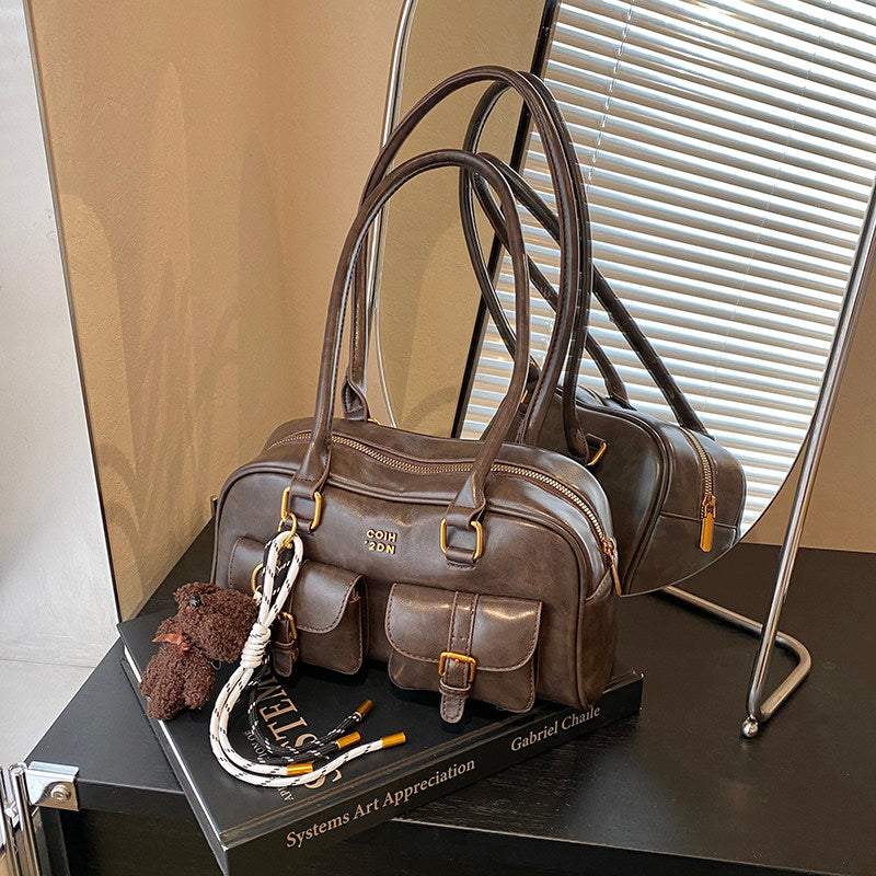 Schultertasche in glattem Toffee
