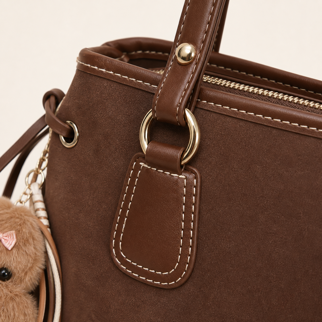Camden tote contrast stitching, zipper and handle hardware detail