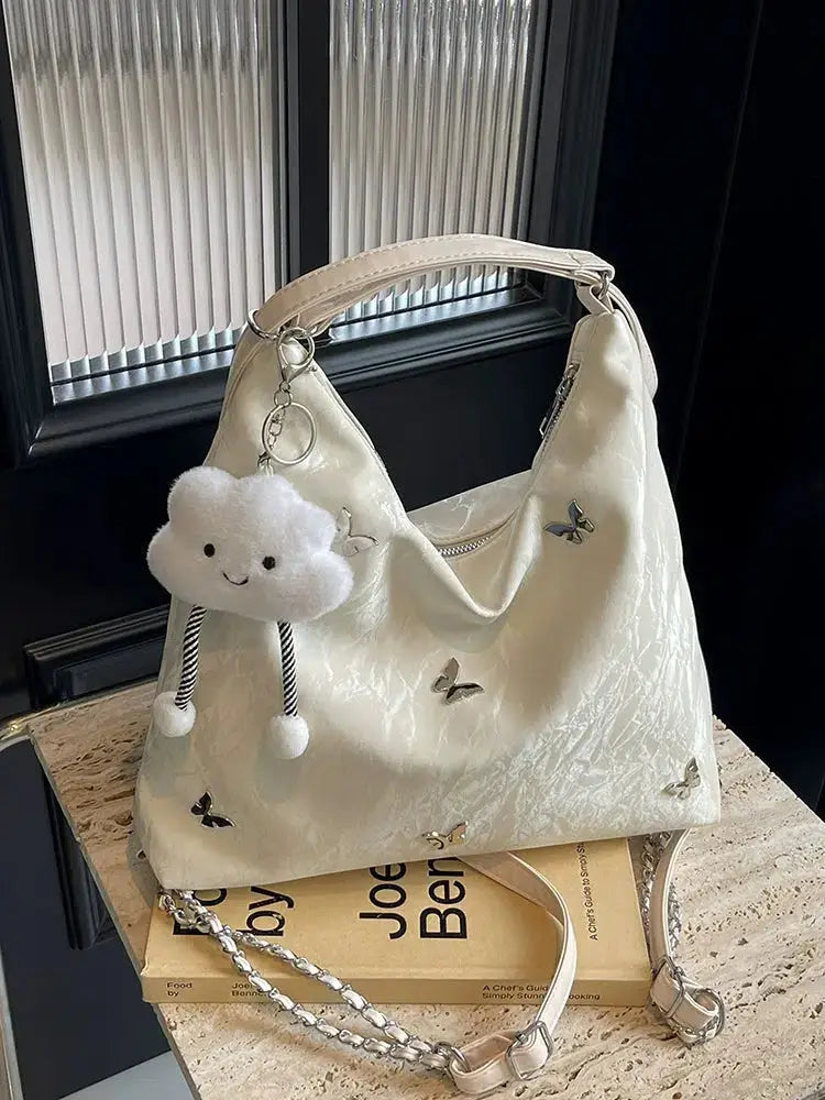 Schultertasche mit Nieten in Nebelblau