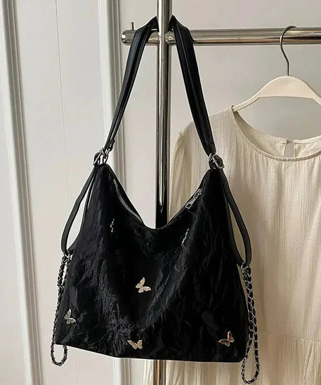 Schultertasche mit Nieten in Nebelblau