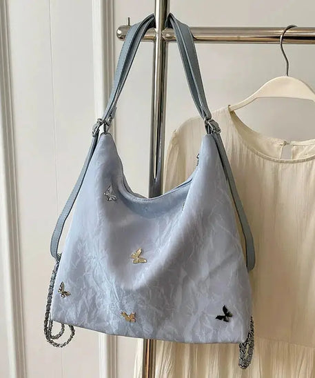 Schultertasche mit Nieten in Nebelblau