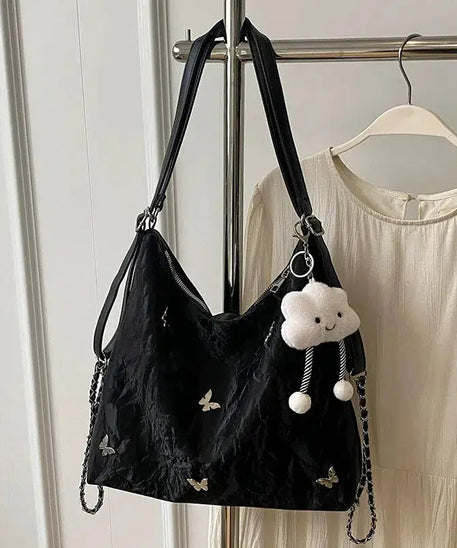 Schultertasche mit Nieten in Nebelblau