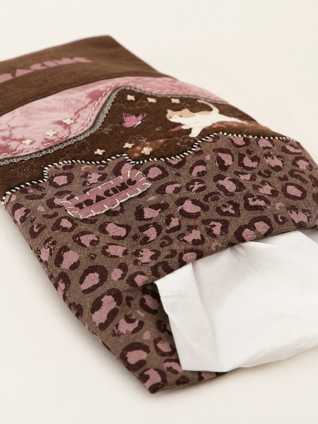 Cocoa Kitten Hanging Tissue Cover — tissue opening detail