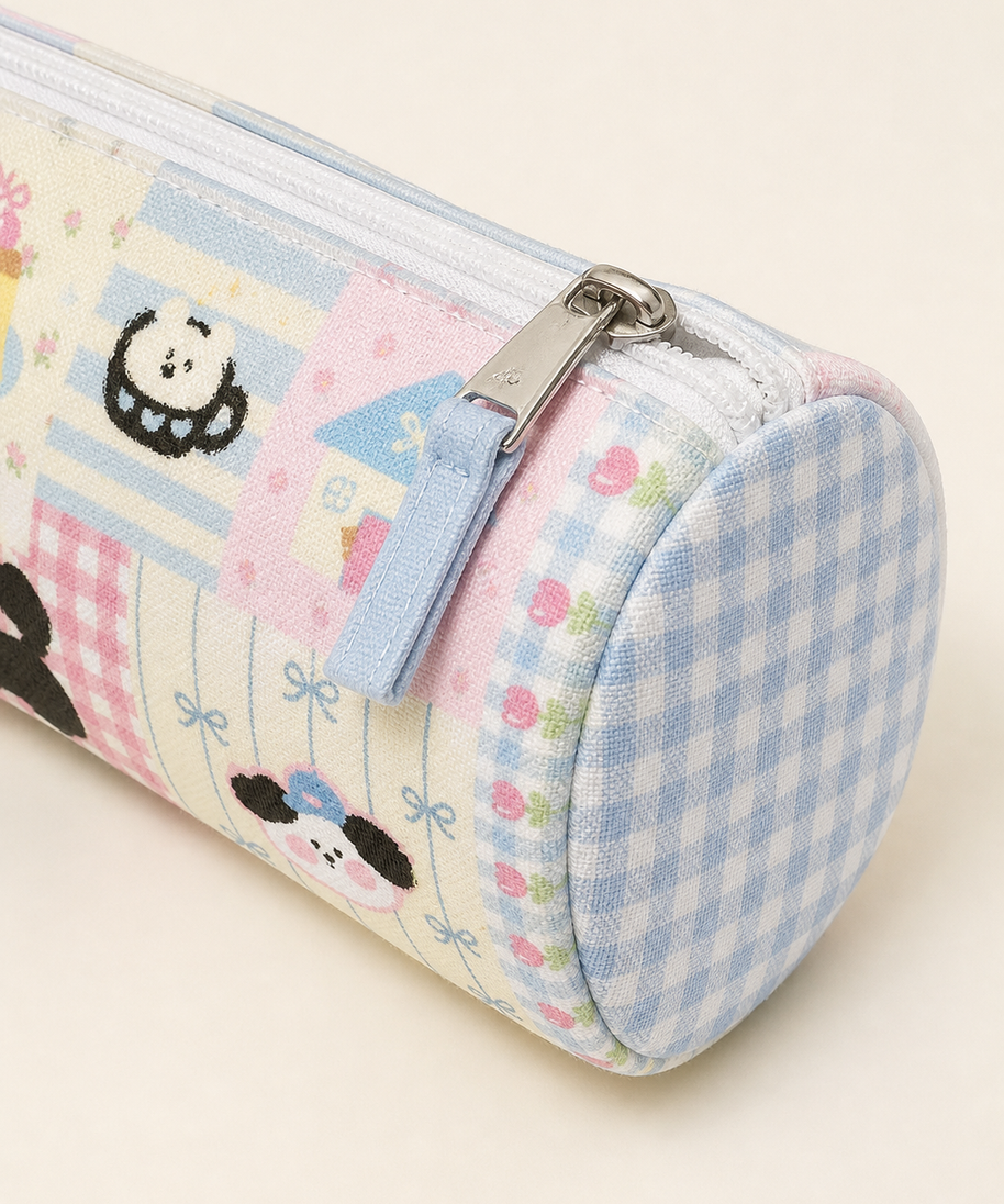 Patchwork Park Canvas Round Pencil Case — zipper detail