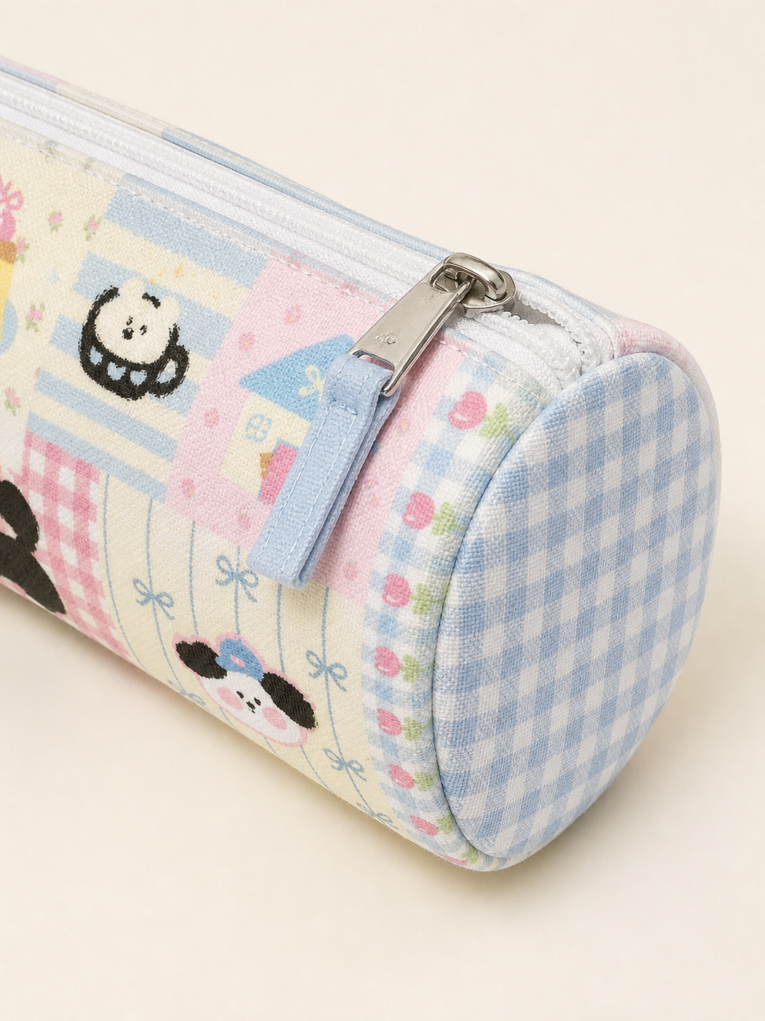 Patchwork Park Canvas Round Pencil Case — zipper detail